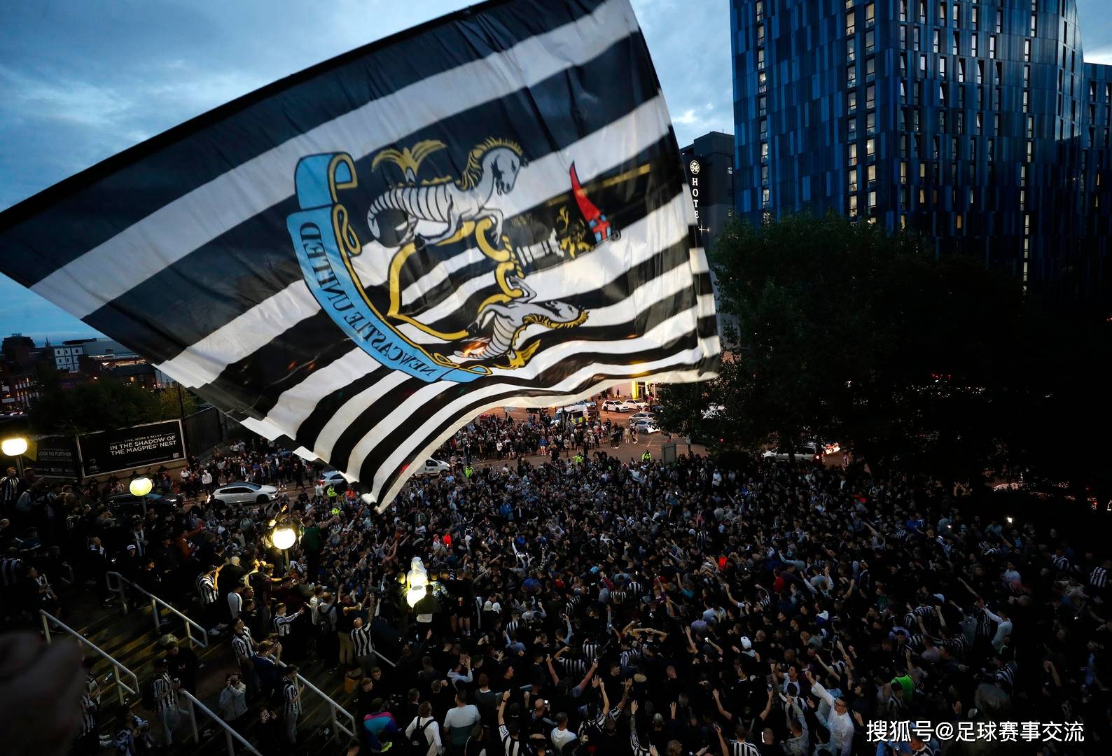 纽卡斯尔联足球_今日足球:布伦特福德vs纽卡斯尔联 切尔西vs伯恩茅斯