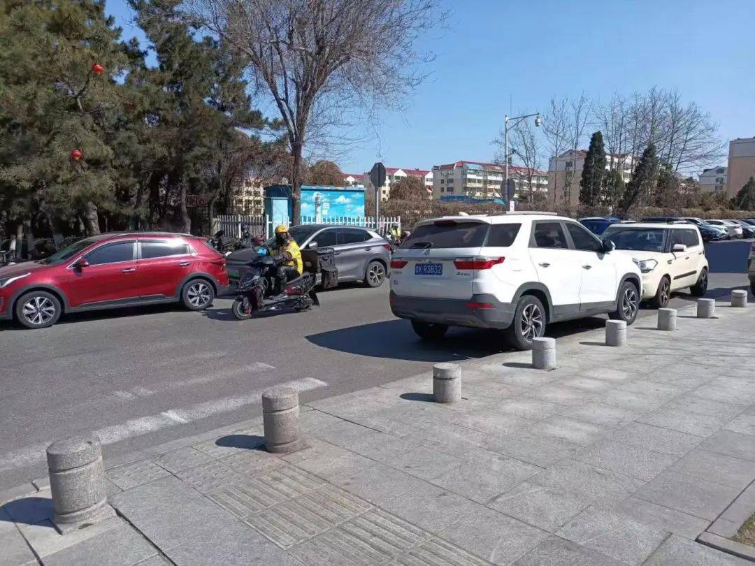 皇冠app安装_皇冠街道:安装起落杆 增强小区微治理