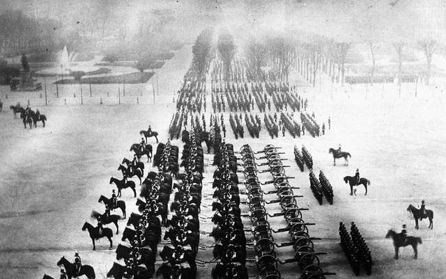 美国-德国_当年德国美国同时崛起美国-德国,为何西方只遏制德国,而不干涉美国呢?