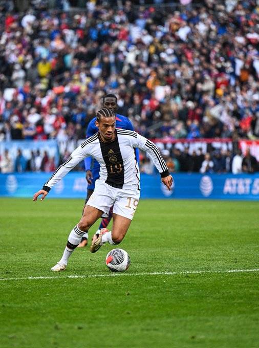 皇冠足球平台_星空体育报:萨内扛起德国足球希望平台稳定