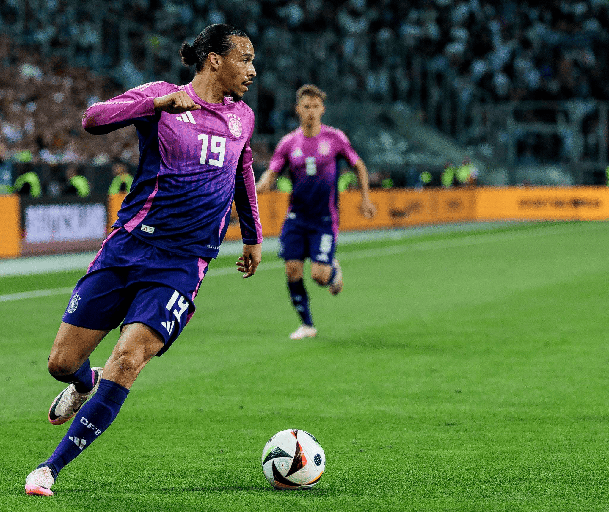 皇冠足球平台_星空体育报:萨内扛起德国足球希望平台稳定