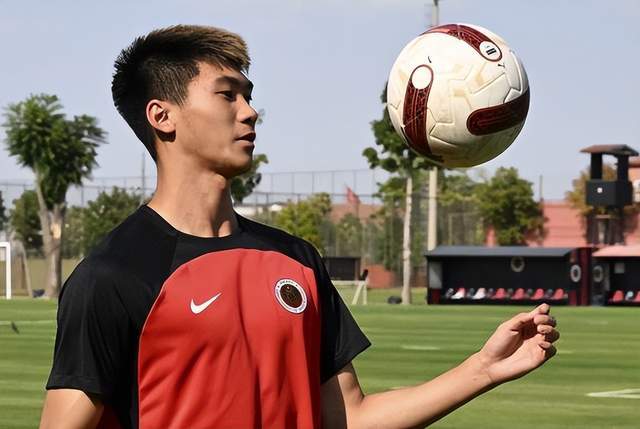 波兰超级联赛_骄傲波兰超级联赛!波兰媒体大赞吴少聪:拦截数据排“土甲全联赛第二”!