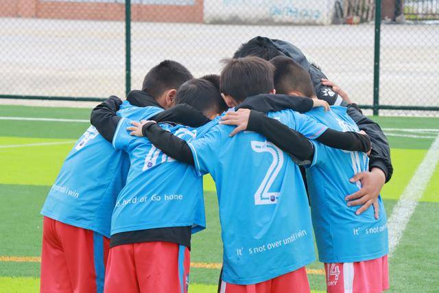 皇冠足球平台_贵州省“星火杯”青少年足球联赛|优质平台+专业“处方 ”共同孕育贵州足球未来