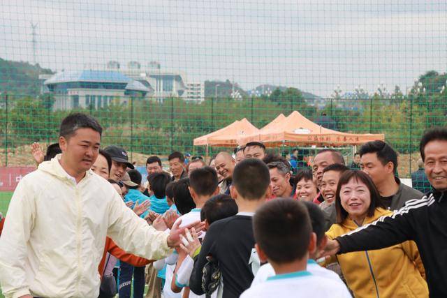 皇冠足球平台_贵州省“星火杯”青少年足球联赛|优质平台+专业“处方 ”共同孕育贵州足球未来