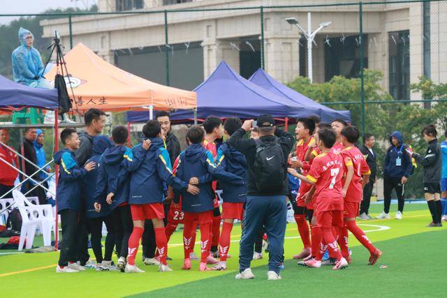 皇冠足球平台_贵州省“星火杯”青少年足球联赛|优质平台+专业“处方 ”共同孕育贵州足球未来