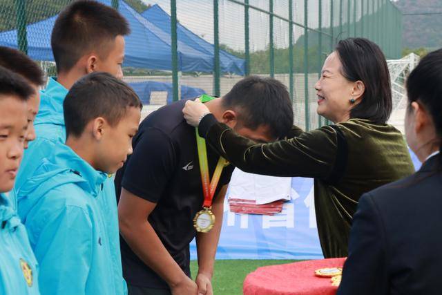 皇冠足球平台_贵州省“星火杯”青少年足球联赛|优质平台+专业“处方 ”共同孕育贵州足球未来