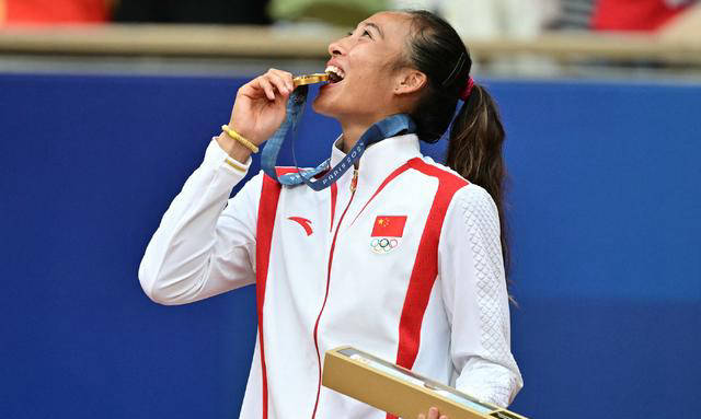 皇冠信用网登1_郑钦文夺冠引担忧皇冠信用网登1,生病登热搜第1