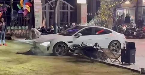 信用平台出租_男子买新车后在群里炫耀被嘲信用平台出租,持刀杀害一男子后开车撞向咖啡店?警方通报