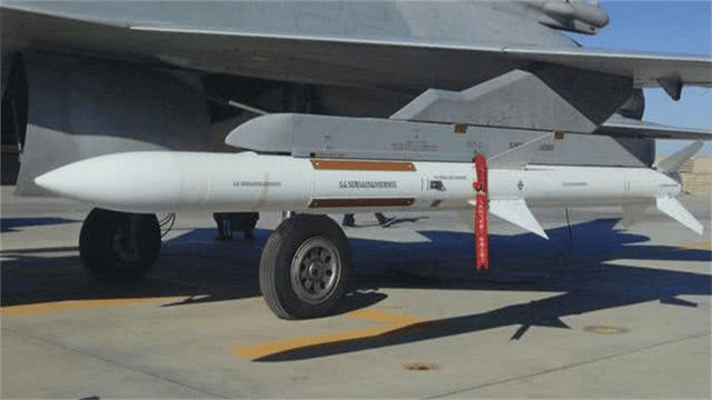 皇冠信用需要押金吗_东海上空皇冠信用需要押金吗,苏30连投8弹!美军介入台海阻力,越来越大了