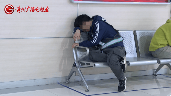 皇冠信用網庄家_贵阳阿姨骑车被撞皇冠信用網庄家,在医院苦坐19小时无法治疗?肇事者:我也没钱