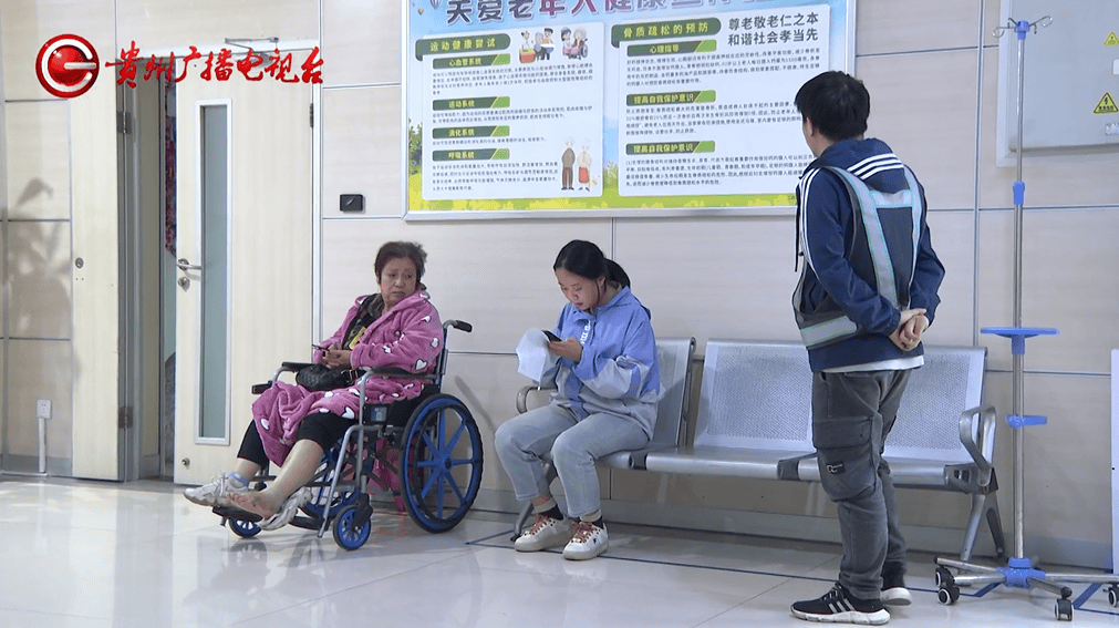 皇冠信用網庄家_贵阳阿姨骑车被撞皇冠信用網庄家,在医院苦坐19小时无法治疗?肇事者:我也没钱