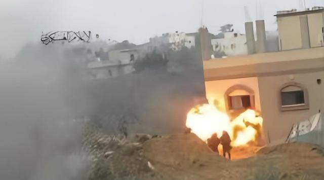 皇冠信用網登123出租_以军伞兵从天而降!深夜杀入敌军老巢皇冠信用網登123出租,一开门,差一点被反杀