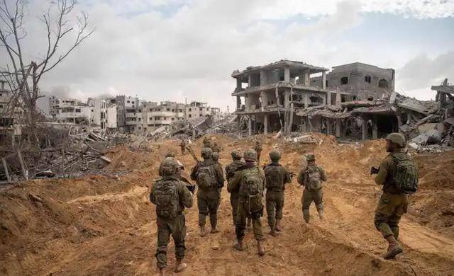 皇冠信用網登123出租_以军伞兵从天而降!深夜杀入敌军老巢皇冠信用網登123出租,一开门,差一点被反杀