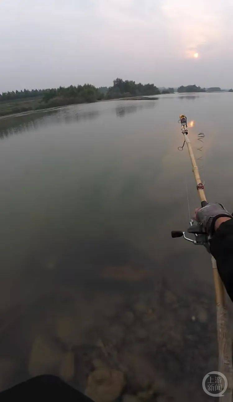 皇冠代理登1,2,3_“当时就无心钓鱼了皇冠代理登1,2,3!”河南钓友在洛阳附近“钓”到古碑?文保部门回应