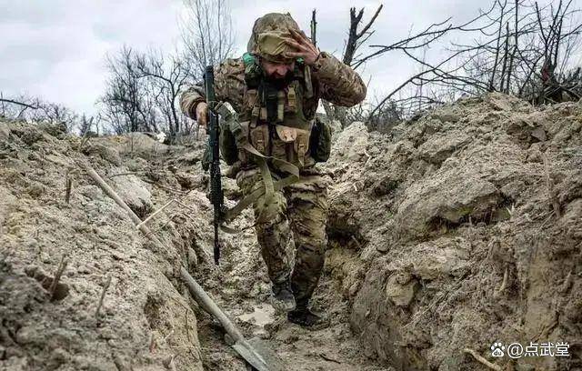 皇冠信用网出租足球_乌战场急转直下皇冠信用网出租足球,红军城失守俄军战略绝杀,乌军司令抵达前线视察