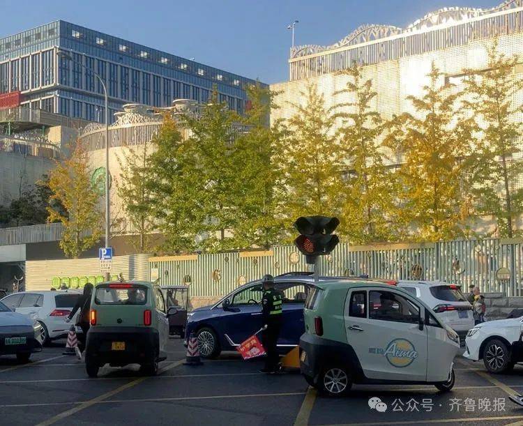 皇冠信用网登2代理_济南部分学校门口开始摸排皇冠信用网登2代理!“15分钟经过了30辆”