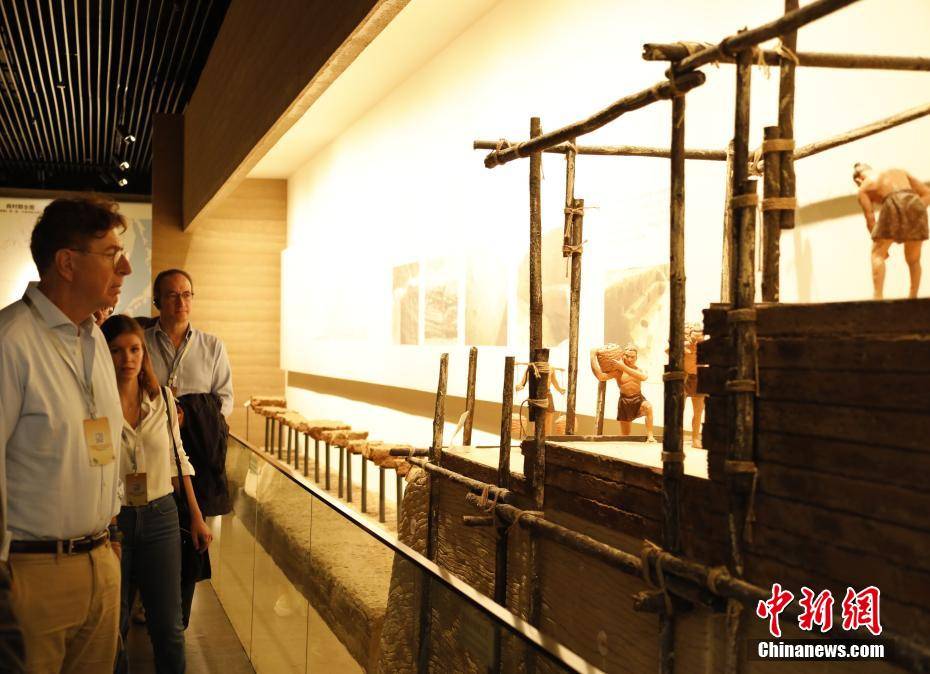 皇冠信用网开户_河南郑州:13国逾40位外籍古典学专家学者开启“商都”之旅