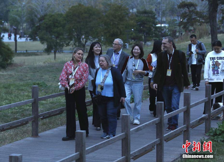 皇冠信用网开户_河南郑州:13国逾40位外籍古典学专家学者开启“商都”之旅