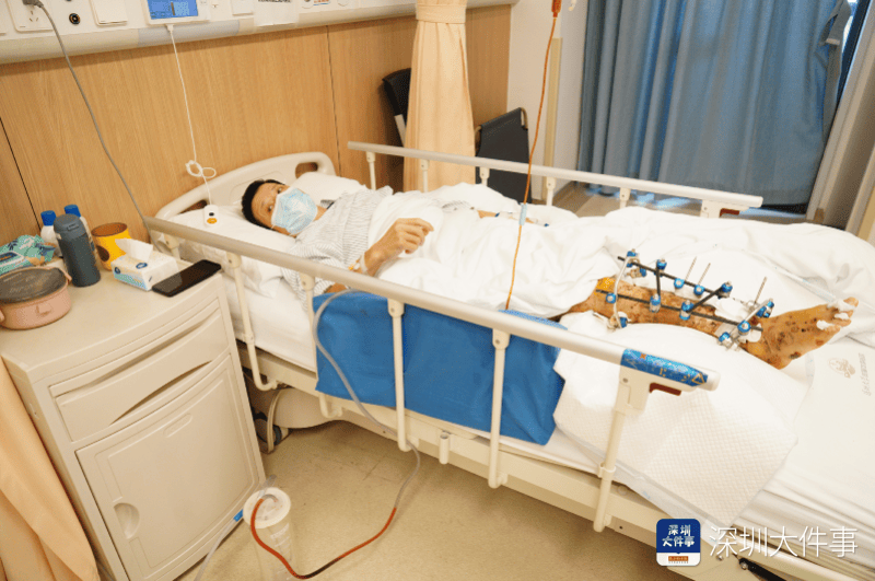 皇冠信用網哪里申请_失血过半!深圳男子被三四百斤模具砸到皇冠信用網哪里申请,医生全力抢救