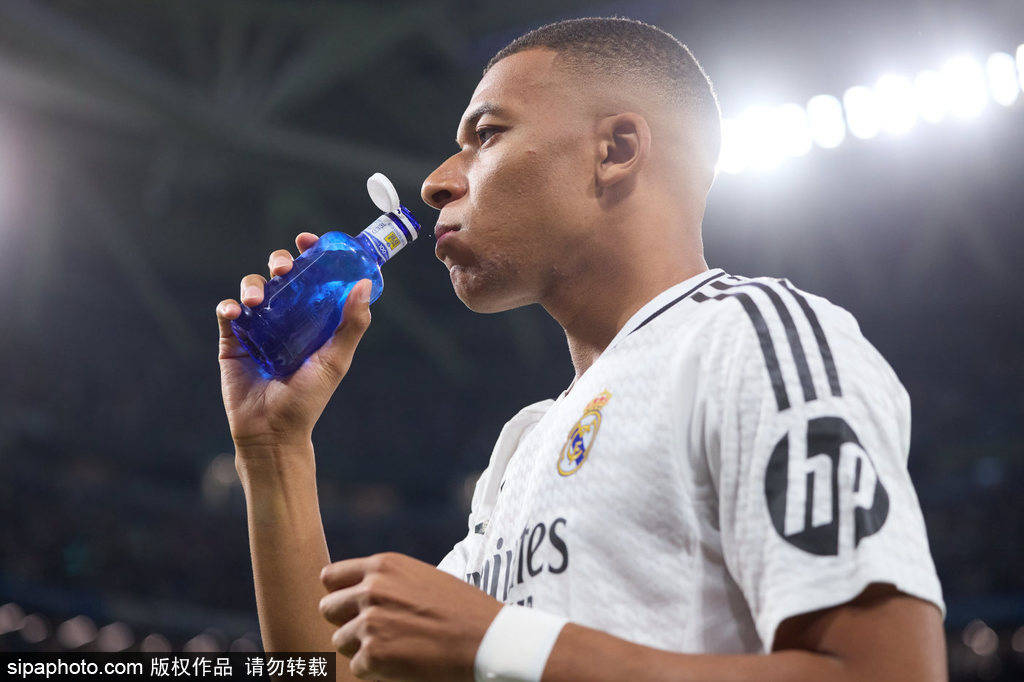 皇冠信用网在线注册_三进宫皇冠信用网在线注册?曝安切洛蒂对皇马更衣室已失控 齐达内有望接任