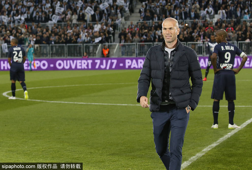 皇冠信用网在线注册_三进宫皇冠信用网在线注册?曝安切洛蒂对皇马更衣室已失控 齐达内有望接任