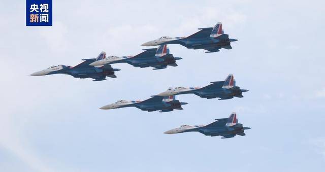皇冠信用网开户_唯一一支使用重型战斗机的飞行表演队皇冠信用网开户!俄罗斯“勇士”进行首次适应性训练