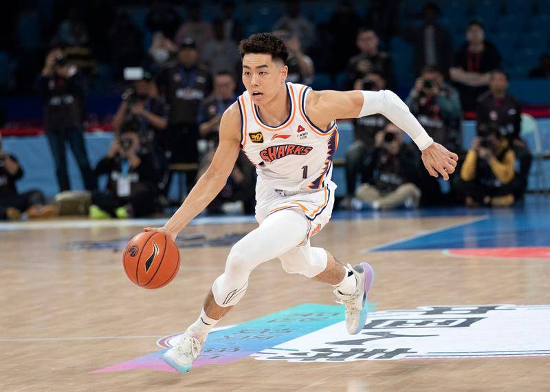 皇冠信用网代理出租_久违的胜利皇冠信用网代理出租! 李添荣20分 上海俱乐部杯险胜山西