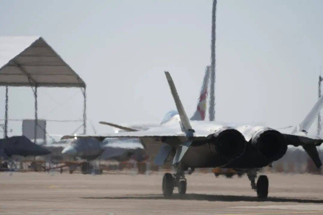 皇冠信用盘会员怎么开通_为什么运20总师建议你“数一数飞机的铆钉”皇冠信用盘会员怎么开通?美在不语之处