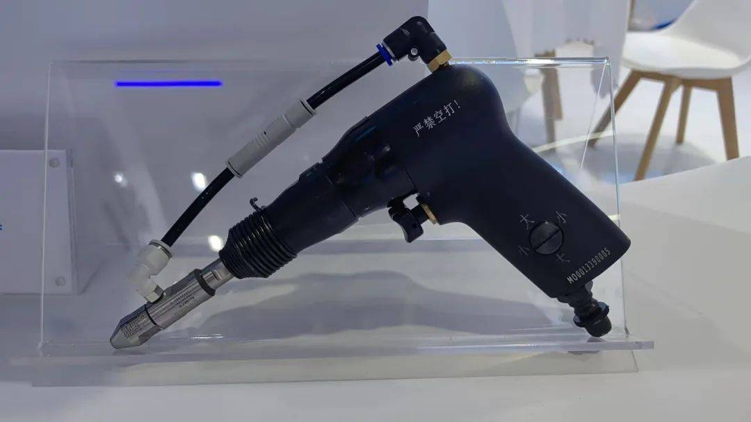 皇冠信用盘会员怎么开通_为什么运20总师建议你“数一数飞机的铆钉”皇冠信用盘会员怎么开通?美在不语之处