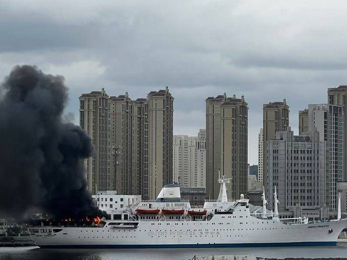 皇冠平台_“东方公主”号游轮突发大火皇冠平台,所属公司回应:无人伤亡,火灾已被扑灭