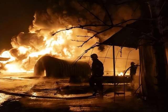 hga030.com是什么_凌晨1点!俄三线大军齐出动hga030.com是什么,11种导弹袭击,宛如核爆现场