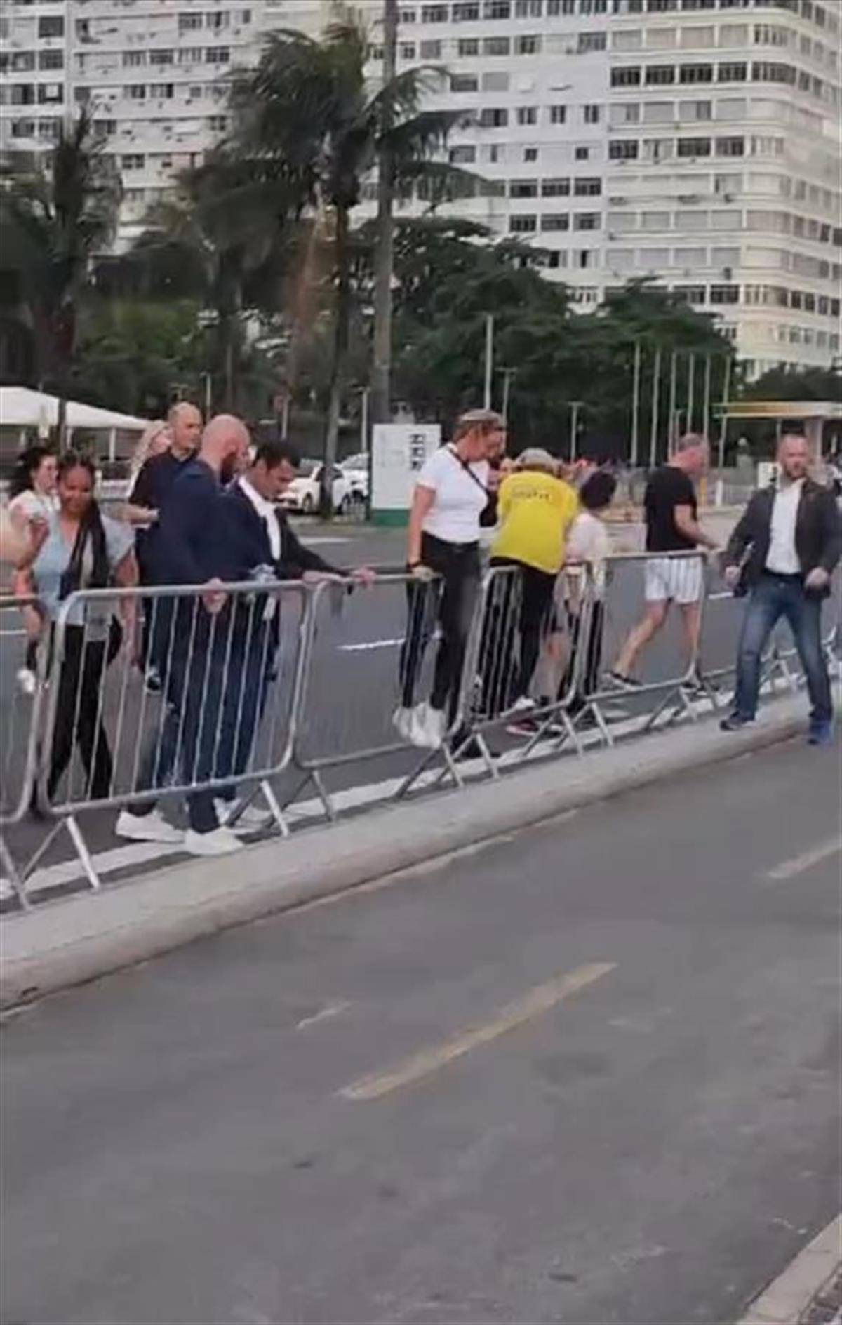 皇冠信用网出租代理_G20峰会期间皇冠信用网出租代理,欧盟委员会主席冯德莱恩被曝带头在马路上翻围栏