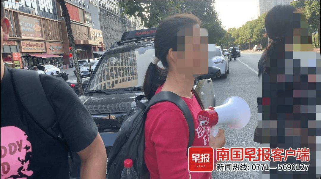 皇冠信用网会员账号_太炸裂!南宁一债主用高音喇叭讨债皇冠信用网会员账号,贴身跟随两天三夜!