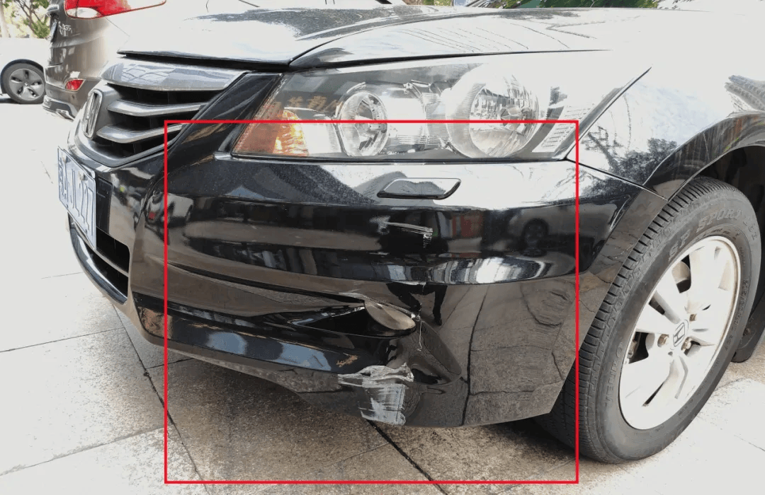 皇冠信用網会员开户_事发海口!男子一大早开车撞护栏皇冠信用網会员开户,交警一查:有蹊跷!