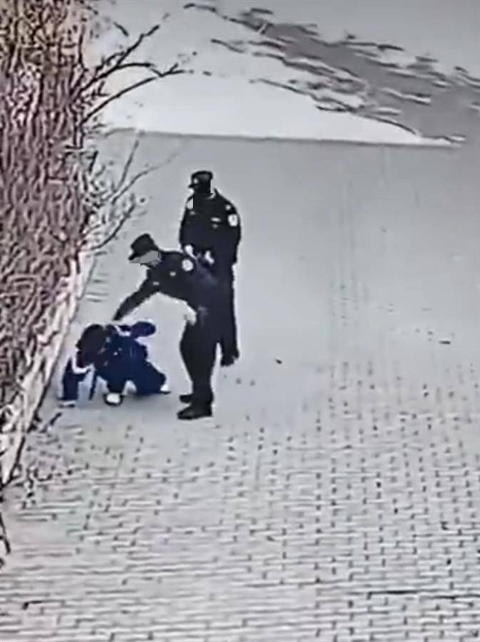 皇冠信用网申请_宁夏固原一派出所执法人员殴打小学生皇冠信用网申请?警方:当地已成立调查组核查