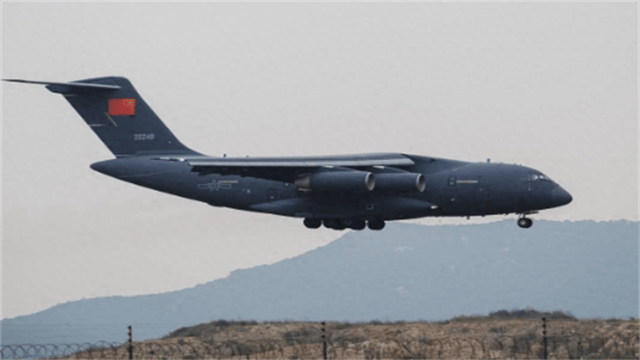 介绍个信用網网址_2架运20飞出国门介绍个信用網网址,机门一开,数百名全副武装的解放军,蜂拥而出