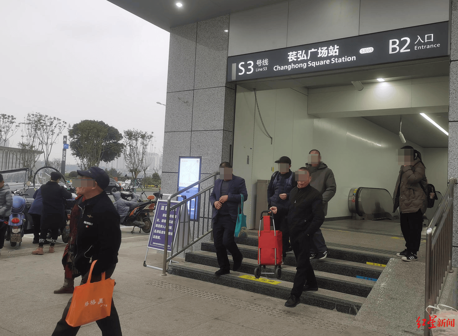 皇冠体育App下载_“买菜大军”从成都坐地铁到资阳买菜?记者实探:多为老年人皇冠体育App下载,“图农家菜新鲜”