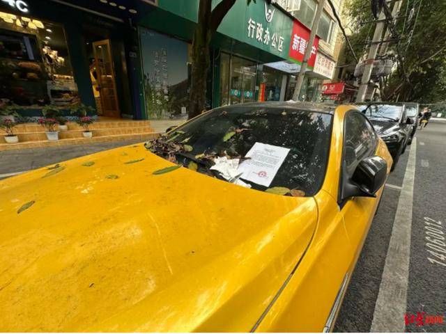 皇冠信用盘出租足球_成都街边一辆百万宝马停了两个多月皇冠信用盘出租足球,欠费近2000元!市民:有几分蹊跷!车主:搞忘取车了