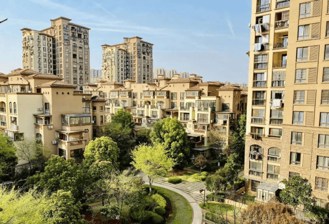 皇冠足球平台_武汉一小区拟发放近113万元皇冠足球平台,专家:是公共收益的一种分配方式,应做好长远打算