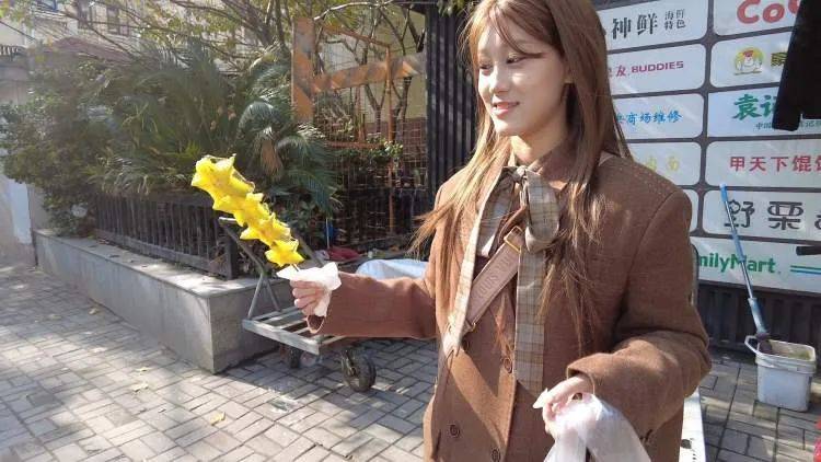 皇冠信用登2代理_开了15年突然火了皇冠信用登2代理!有人排队4小时!“泼天的富贵”让老板也有点“懵”...