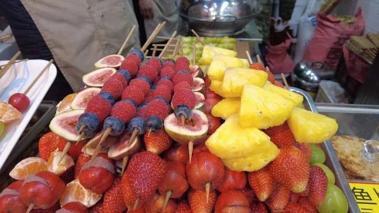 皇冠信用登2代理_开了15年突然火了皇冠信用登2代理!有人排队4小时!“泼天的富贵”让老板也有点“懵”...