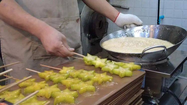 皇冠信用登2代理_开了15年突然火了皇冠信用登2代理!有人排队4小时!“泼天的富贵”让老板也有点“懵”...