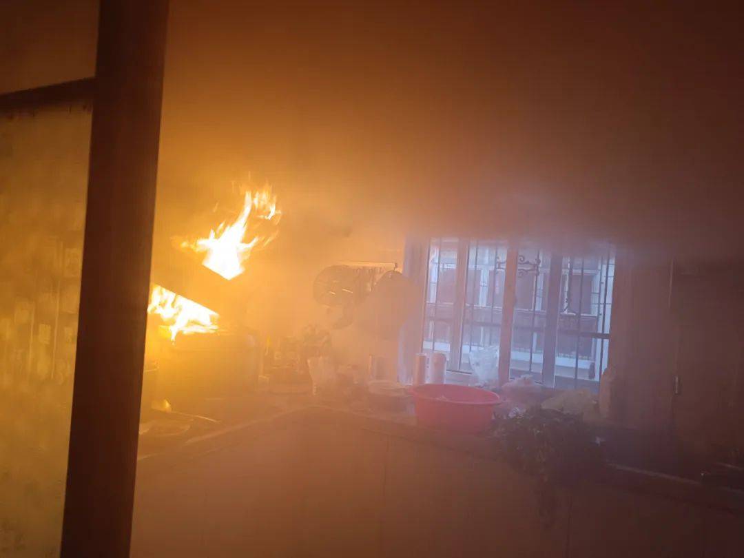 皇冠信用网APP下载_险酿大祸!深圳一住宅突然着火皇冠信用网APP下载,只因房主忘记这事......