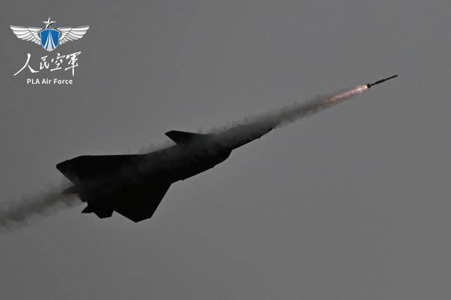 皇冠信用網登3代理_解放军曝光的一张图片皇冠信用網登3代理,让西方意识到:歼20的战力被低估了