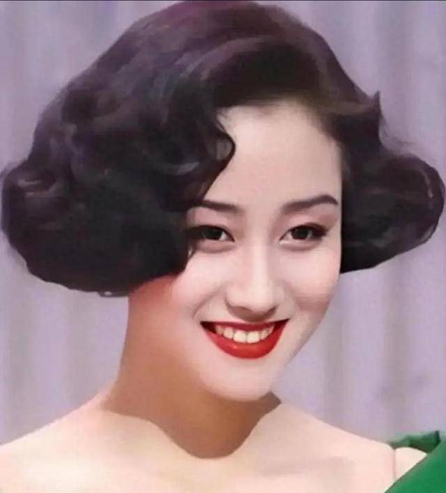 World Cup Crown Platform_利智算不算顶级大美人World Cup Crown Platform?看看她和关之琳、翁虹的合照就知道了