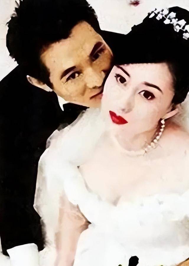 World Cup Crown Platform_利智算不算顶级大美人World Cup Crown Platform?看看她和关之琳、翁虹的合照就知道了