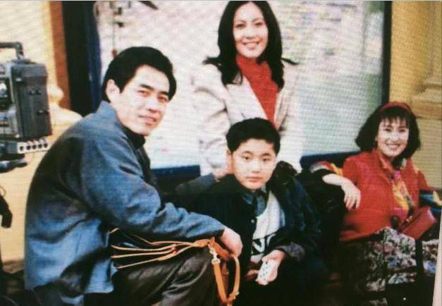 Crown Football Network_父亲是央视“一哥”Crown Football Network,他低调娶影后之女,39岁生一女成人生赢家