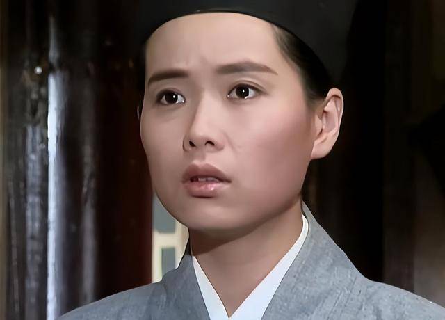 Authentic Crown Credit Network agent_曝61岁叶童香港行生图Authentic Crown Credit Network agent,身材干瘪脸上画大浓妆,多人追着索要签名