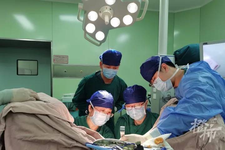 Crown Credit Network application_“我肚子里有个东西Crown Credit Network application,是活的!”浙江78岁奶奶一句话惊呆众人