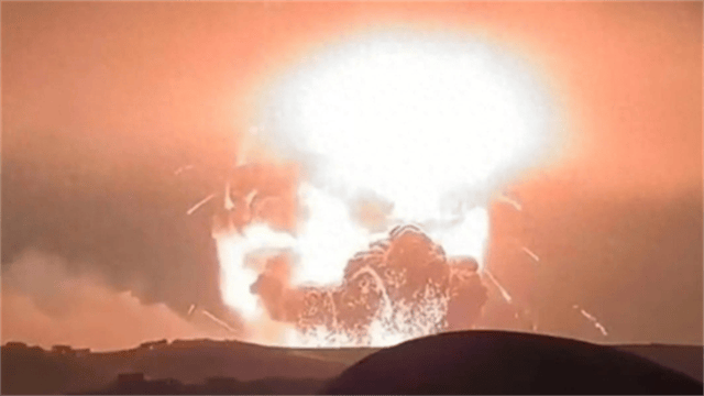 Crown Credit Website_巨大蘑菇云直冲云霄Crown Credit Website,60米宽山体被炸平,叙利亚核辐射量骤增